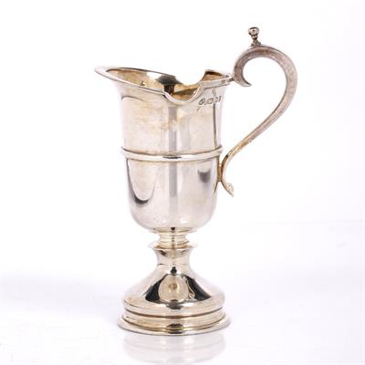 Lot 460 - A silver cream jug
