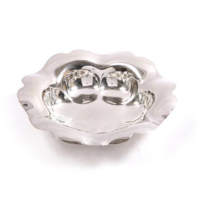Lot 473 - An open silver dish