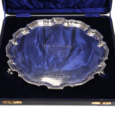 Lot 474 - A silver salver