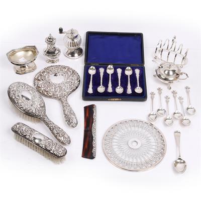 Lot 477 - A quantity of miscellaneous silver wares