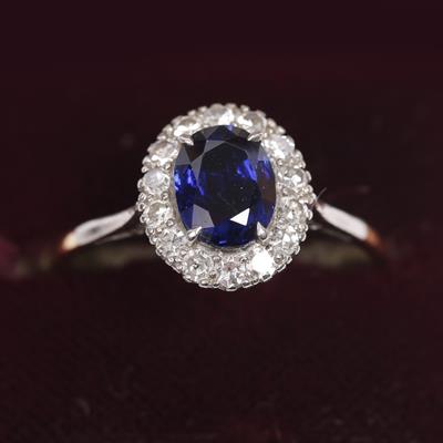 Lot 482 - A ring with central sapphire setting