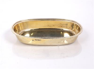 Lot 484 - A silver gilt dish
