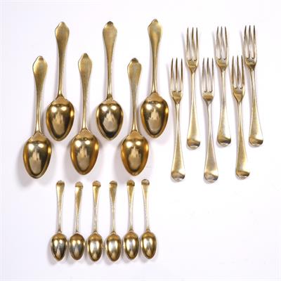 Lot 487 - A suite of Georgian gilt cutlery