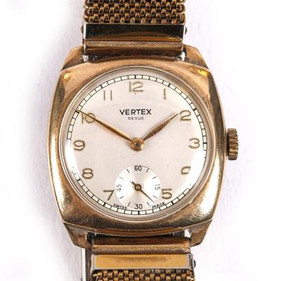 Lot 494 - A 9ct gentleman's wrist watch