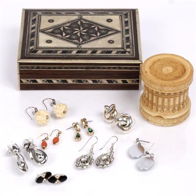 Lot 516 - A small Indian Sedili and sandalwood box