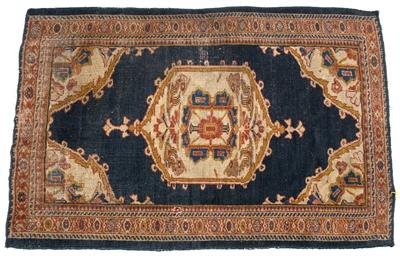 Lot 81 - Ziegler / Mahal small rug