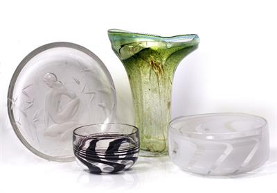 Lot 352 - 20th Century Glass