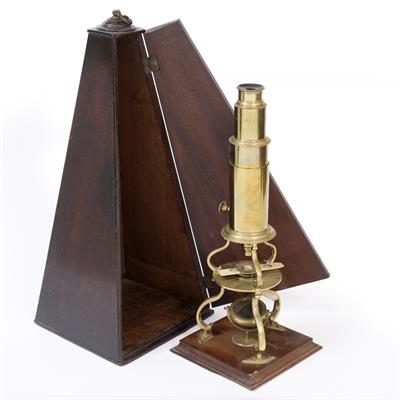 Lot 28 - A 19TH CENTURY BRASS CULPEPPER TYPE MONOCULAR MICROSCOPE