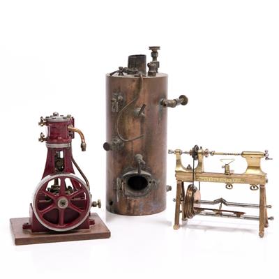 Lot 37 - A WELL ENGINEERED BURGUNDY PAINTED VERTICAL STEAM ENGINE