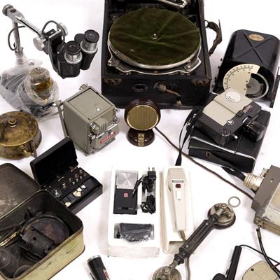 Lot 46 - AN OLD STEREOSCOPIC MICROSCOPE