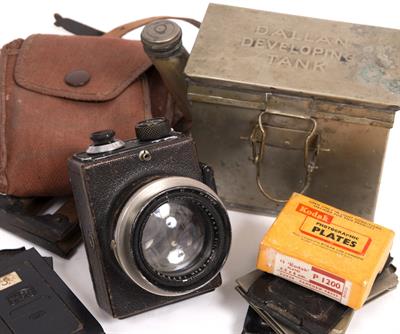 Lot 48 - AN ERNEMANN ERNOSTAR CAMERA