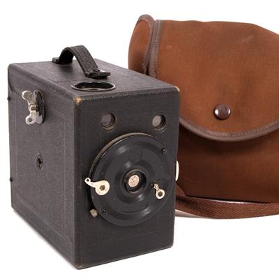 Lot 49 - AN ERNEMANN BOX CAMERA