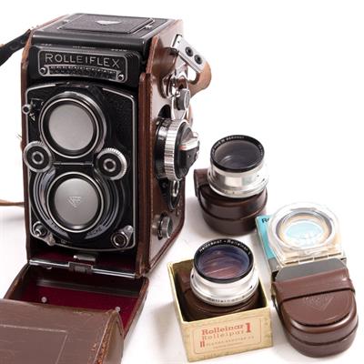 Lot 50 - A ROLLEIFLEX GERMAN FILM CAMERA