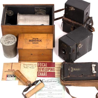 Lot 53 - A SELECTION OF VINTAGE CAMERAS