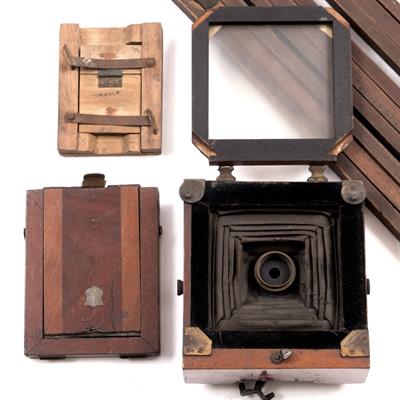 Lot 54 - A 19TH CENTURY PLATE CAMERA