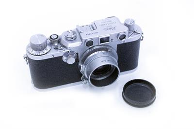 Lot 57 - A 1940'S LEICA IIIC CAMERA