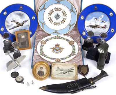 Lot 88 - A GROUP OF VARIOUS RAF RELATED ITEMS