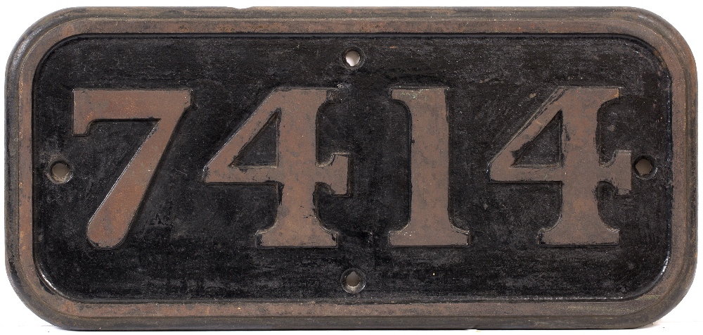Lot 131 - A GWR CAST LOCOMOTIVE CABSIDE NUMBER PLATE '7414'