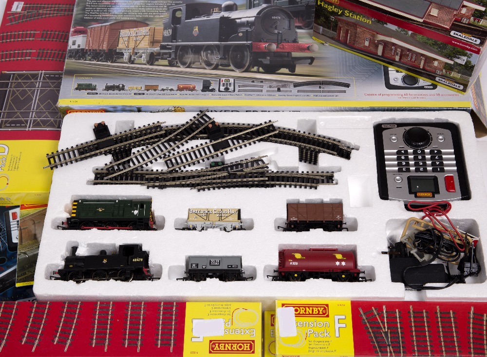 Lot 182 - A BOXED HORNBY 'DIGITAL' TRAIN SET