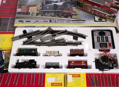 Lot 182 - A BOXED HORNBY 'DIGITAL' TRAIN SET