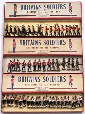 Lot 220 - A QUANTITY OF BRITAINS LEAD SOLDIERS