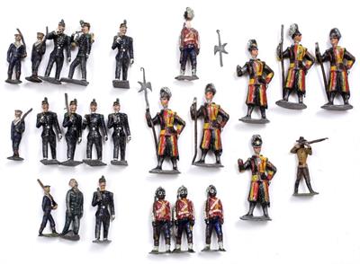 Lot 228 - A LARGE QUANTITY OF ANTIQUE MINIATURE CAST LEAD SOLDIERS