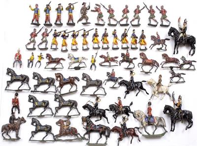 Lot 228 - A LARGE QUANTITY OF ANTIQUE MINIATURE CAST LEAD SOLDIERS