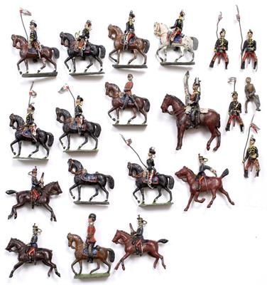 Lot 228 - A LARGE QUANTITY OF ANTIQUE MINIATURE CAST LEAD SOLDIERS
