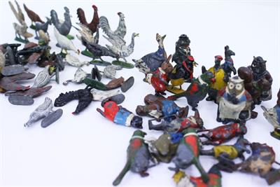 Lot 231 - A COLLECTION OF LEAD FIGURES