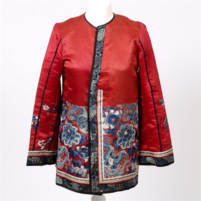 Lot 335 - A CHINESE SILK EMBROIDERED JACKET