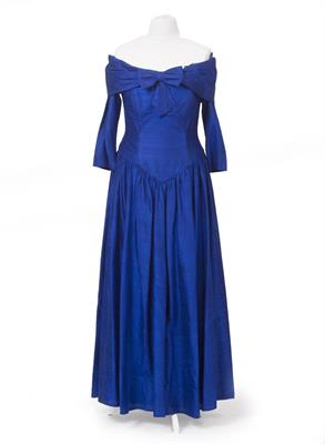 Lot 369 - ANNA BELINDA OF OXFORD RAW SILK BLUE DRESS