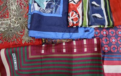 Lot 379 - A COLLECTION OF LADIES VINTAGE SILK SCARVES