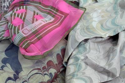 Lot 379 - A COLLECTION OF LADIES VINTAGE SILK SCARVES