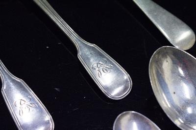 Lot 412 - A SMALL QUANTITY OF SILVER CUTLERY