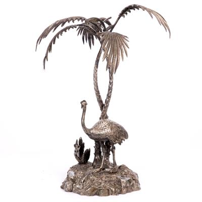 Lot 415 - A DECORATIVE SILVER PLATED TABLE CENTRE