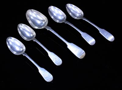 Lot 433 - A GROUP OF FOUR 19TH CENTURY FIDDLE PATTERN DESSERT SPOONS