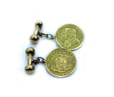 Lot 438 - A PAIR OF YELLOW METAL CUFFLINKS