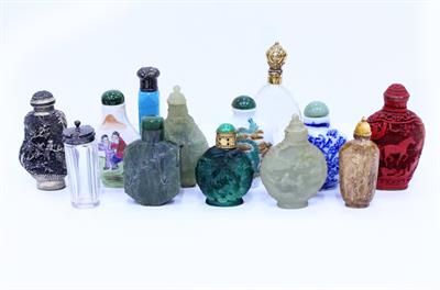 Lot 479 - A SMALL COLLECTION OF ORIENTAL SCENT BOTTLES