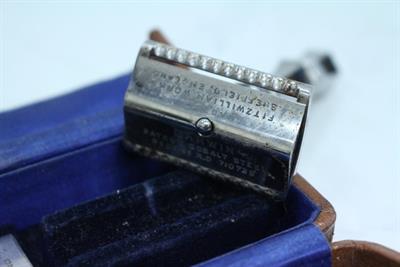Lot 499 - AN ART DECO DARWIN 710725 STEEL RAZOR