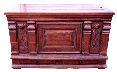 Lot 510 - AN 18TH CENTURY GERMAN OR ITALIAN OAK CHEST