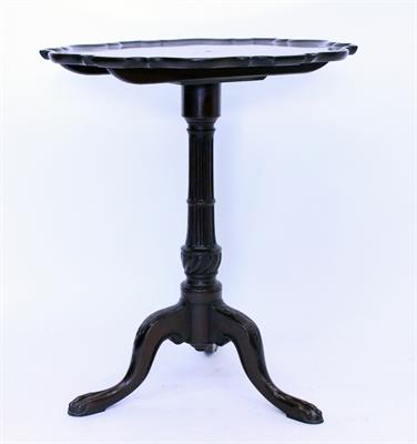 Lot 530 - A 19TH CENTURY MAHOGANY TILT TOP TRIPOD TABLE