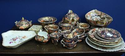 Lot 532 - A 19TH CENTURY ROYAL CROWN DERBY IMARI PATTERN PORCELAIN TEA SERVICE