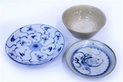 Lot 539 - THREE PIECES OF TEK SING TREASURE CARGO PORCELAIN