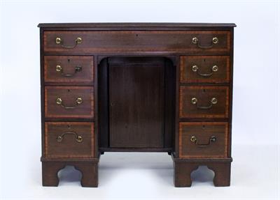 Lot 571 - AN EDWARDIAN MAHOGANY AND SATINWOOD INLAID KNEEHOLE DESK