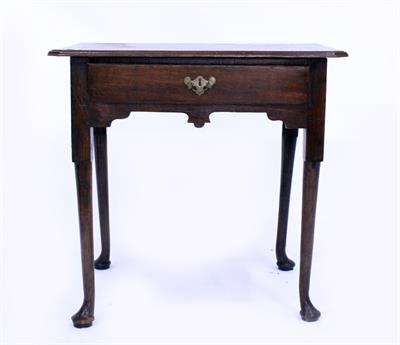 Lot 576 - A GEORGIAN OAK SIDE TABLE