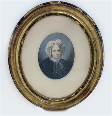 Lot 579 - A 19TH CENTURY HEAD AND SHOULDER PORTRAIT