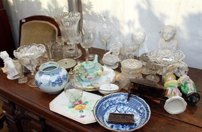 Lot 592 - A QUANTITY OF CHINA AND GLASS