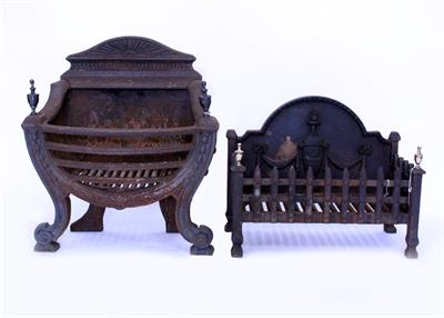 Lot 600 - A GEORGIAN STYLE CAST IRON FIRE GRATE