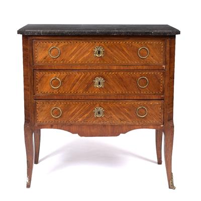 Lot 608 - A 19TH CENTURY FRENCH KINGWOOD AND FEATHER BANDED SMALL COMMODE