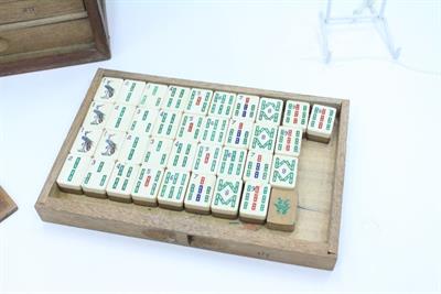 Lot 719 - A MID 20TH CENTURY MAHJONG SET